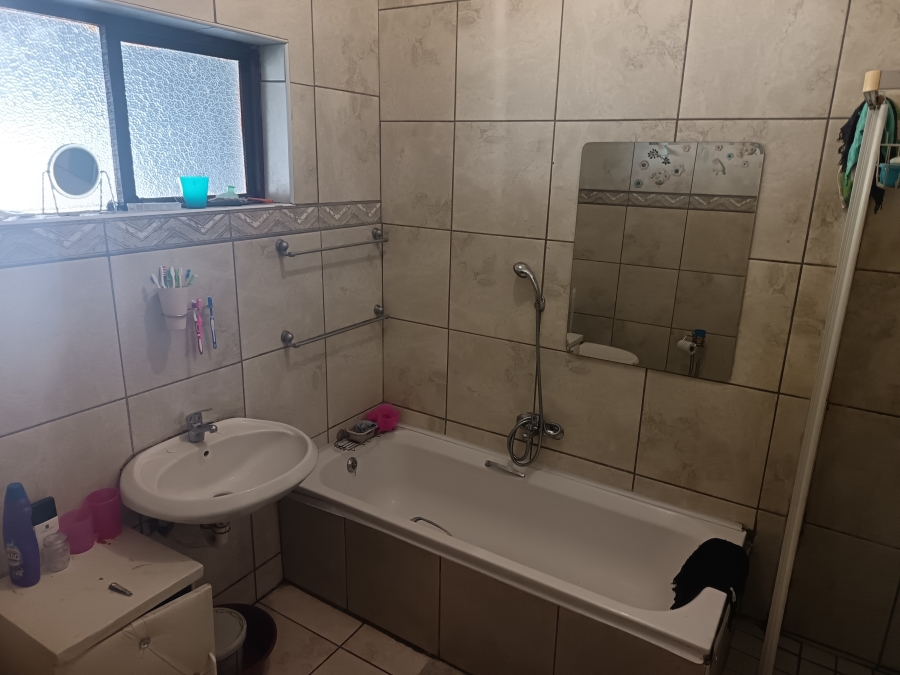 4 Bedroom Property for Sale in Algoa Park Eastern Cape